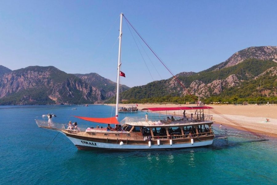 Экскурсия на лодке в Чиралы